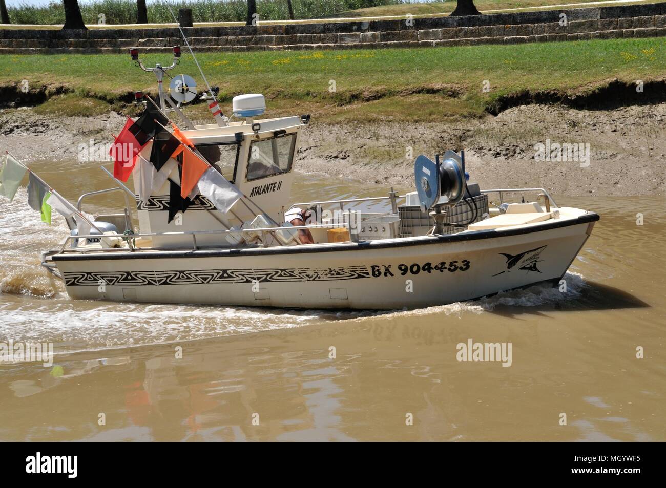 Porto MAUBERT,FRANCIA-Agosto 06, 2017: ritorno in barca da pesca sulla Gironde Foto Stock