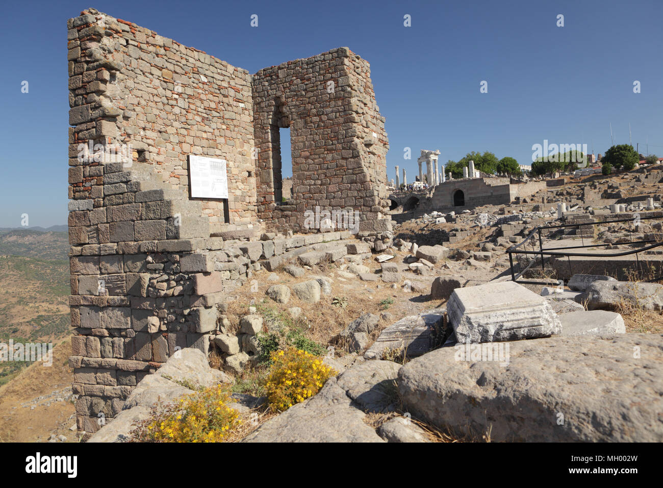 Le antiche rovine del Santuario di Athena in Pergamon, ora Bergama, Turchia Foto Stock