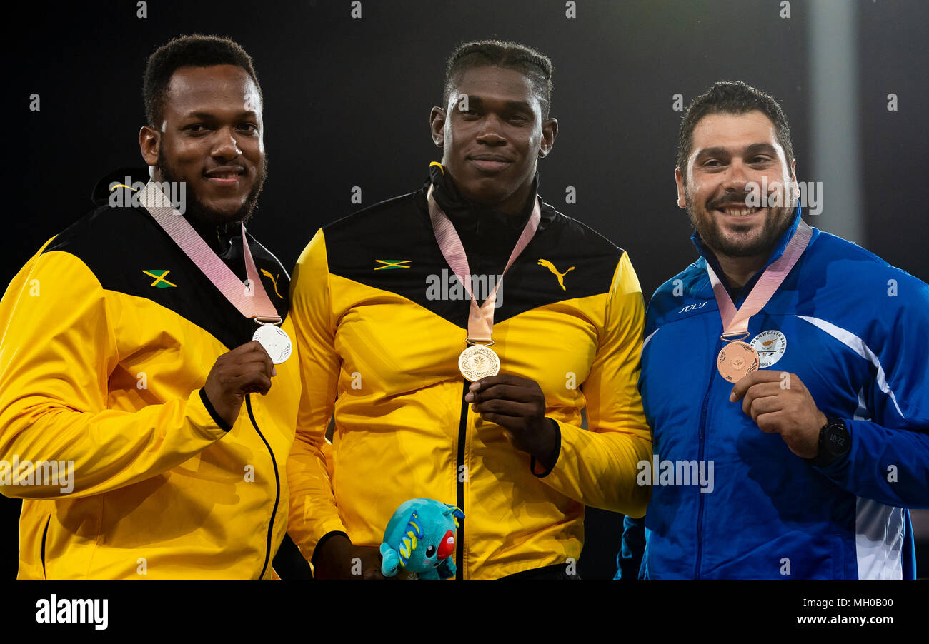 Gli uomini della medaglia di Discus Ceremony-Commonwealth Games 2018 Foto Stock