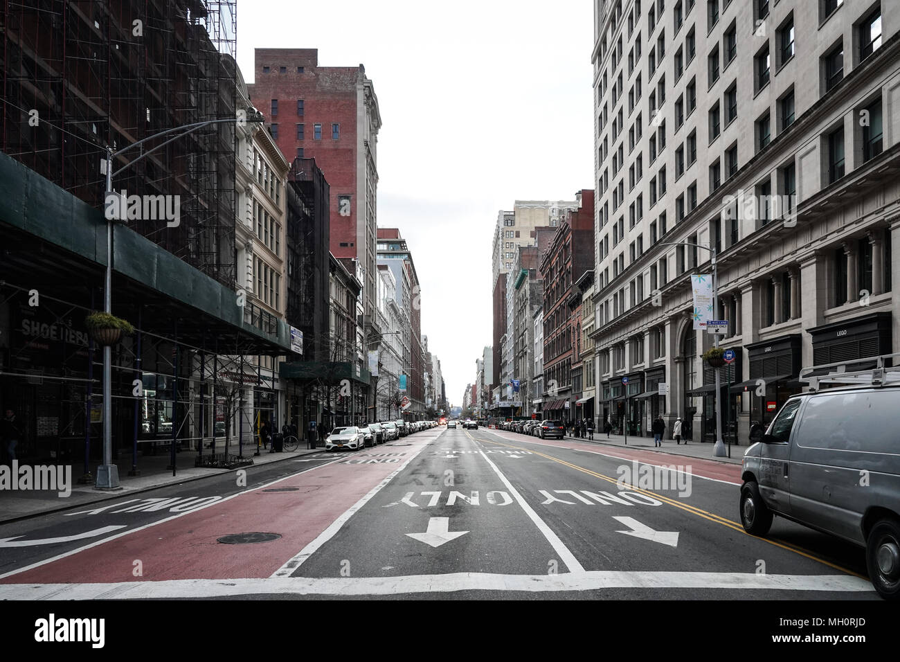 Una vista generale di una New York City street negli Stati Uniti. Da una serie di foto di viaggio negli Stati Uniti. Foto Data: Domenica, 8 aprile 2018. Foto Stock