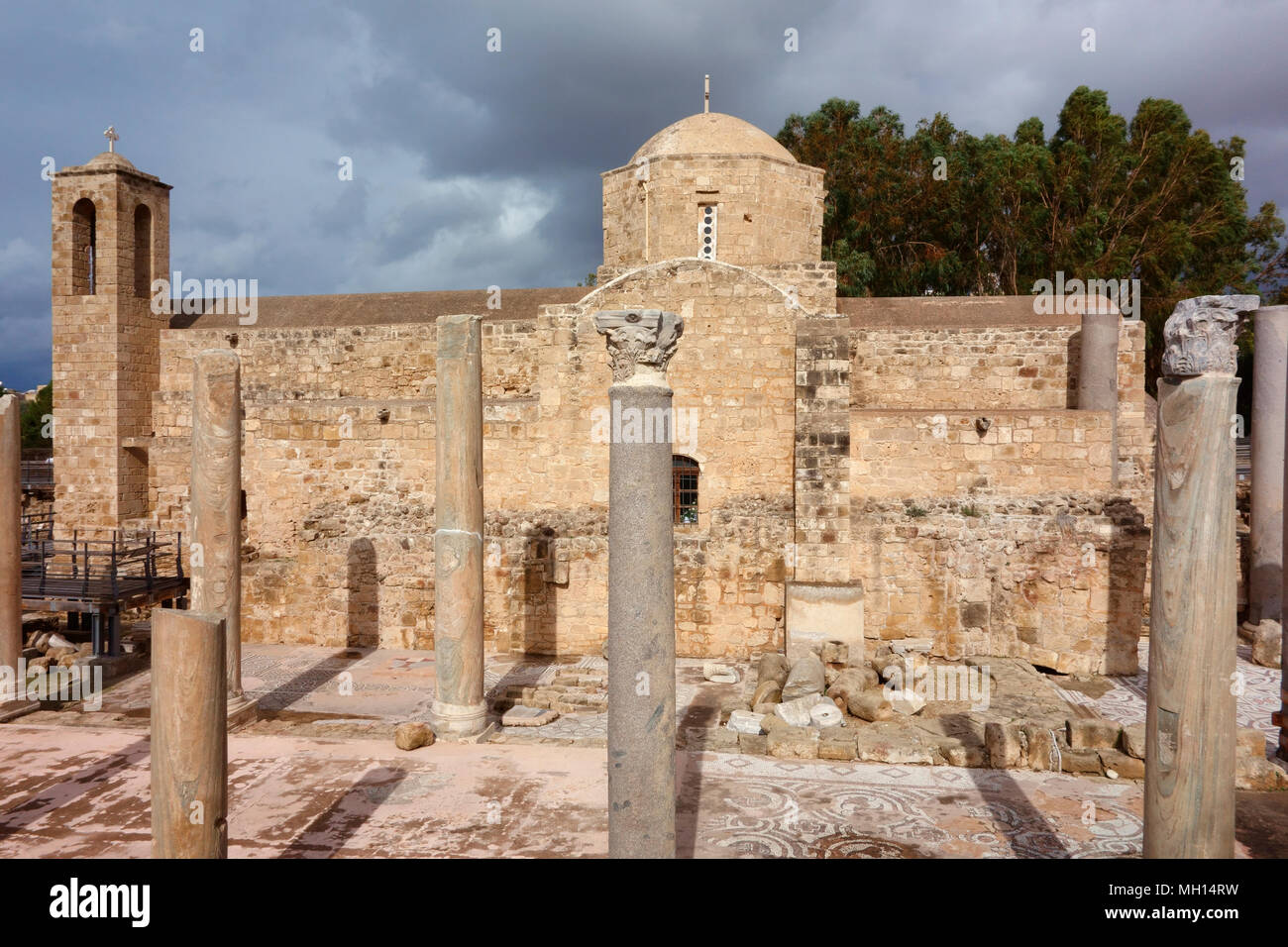 Agia Kiriaki, Hrysopolitissa Basilica di San Pietro e San Paolo pilastro, Paphos, Cipro Foto Stock