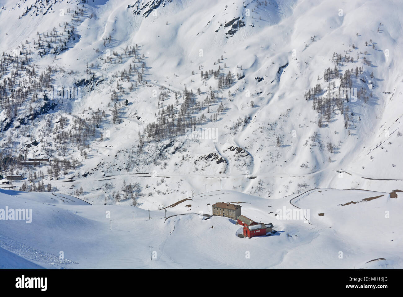 Il Gran San Bernardo in inverno sul versante italiano Foto Stock