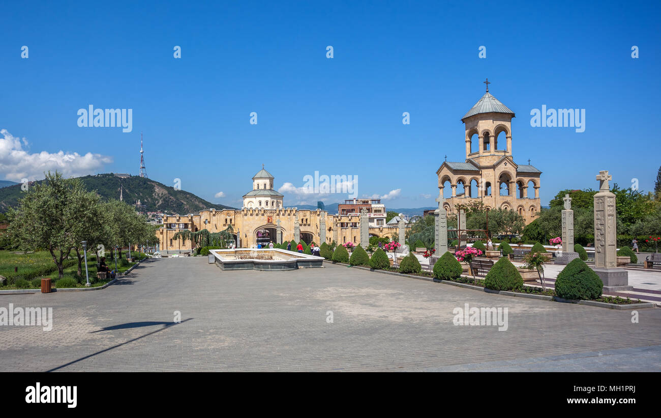 Il territorio di Santa Trinità Cattedrale comunemente noto come Sameba di Tbilisi, Georgia. Foto Stock