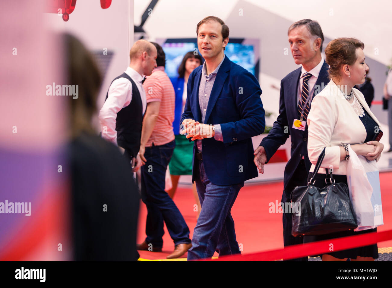 Mosca, Russia - 23 Maggio 2015: il Ministro dell'industria e del Commercio della Federazione russa Denis Manturov al HeliRussia mostra al Crocus Expo Foto Stock