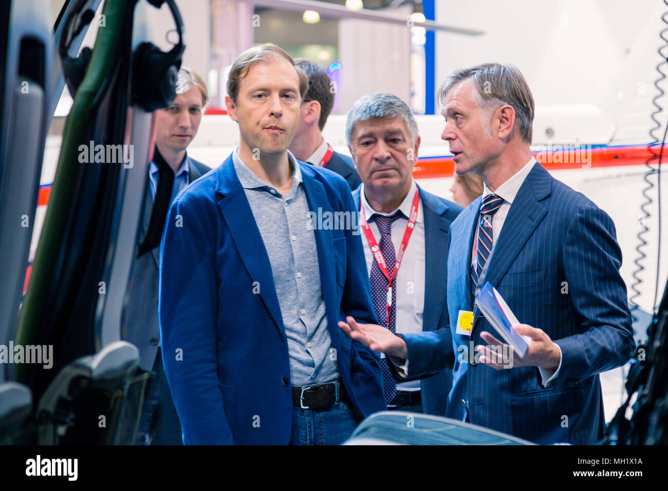 Mosca, Russia - 23 Maggio 2015: il Ministro dell'industria e del Commercio della Federazione russa Denis Manturov al HeliRussia mostra al Crocus Expo Foto Stock