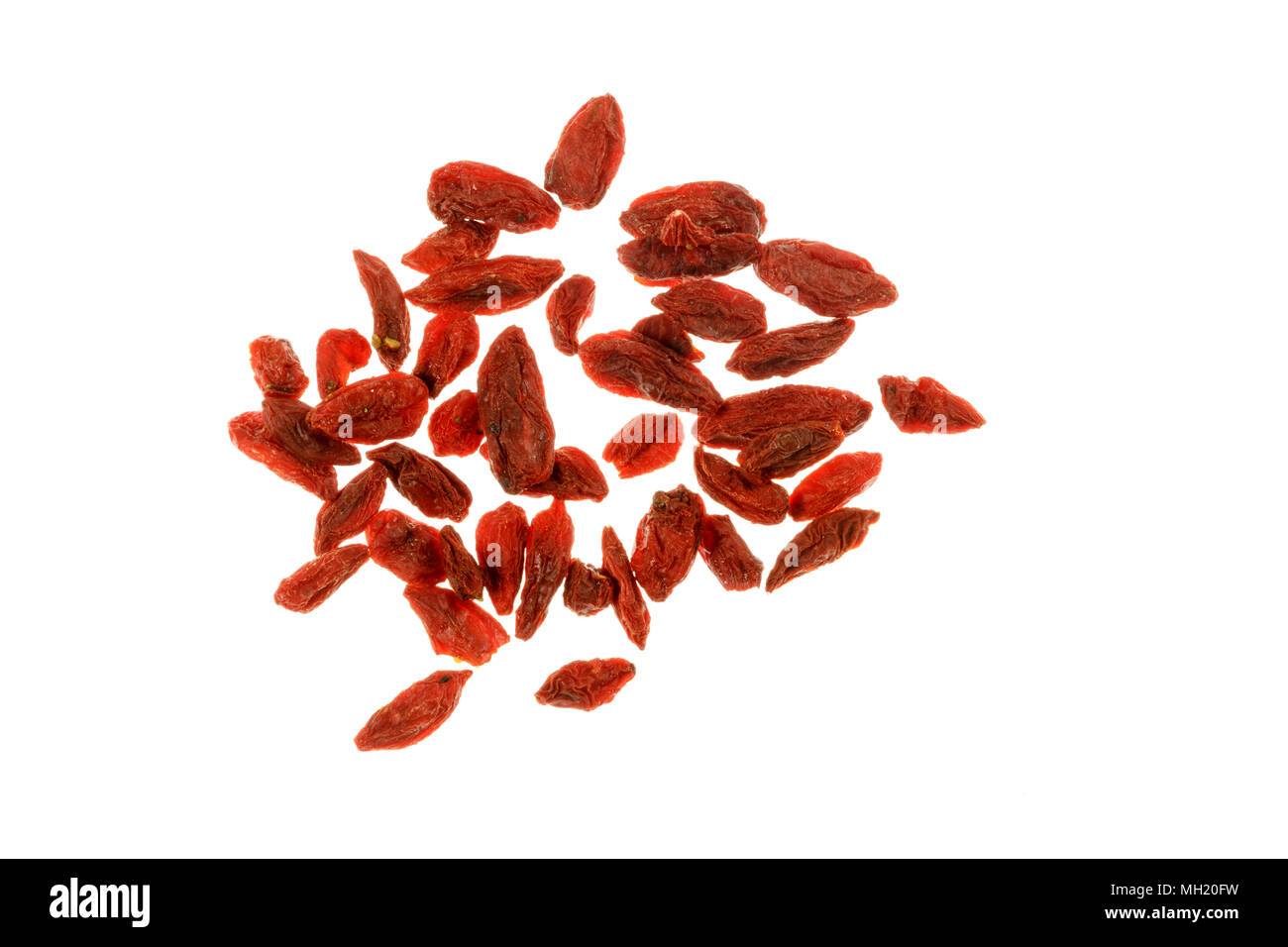 Essiccati goji bacche isolati su sfondo bianco. Foto Stock