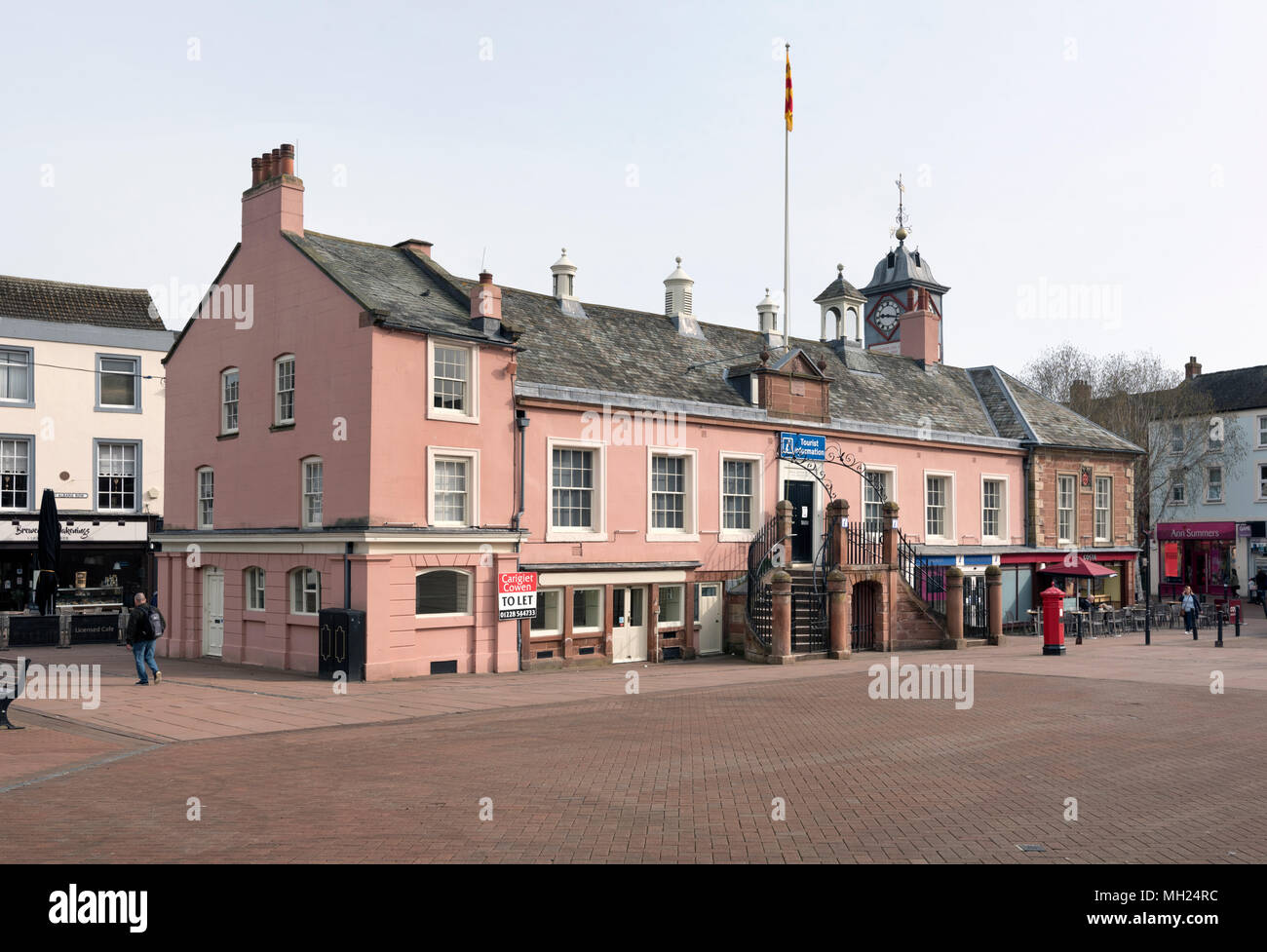 Il XVII Secolo Vecchio Municipio, luogo di mercato, Carlisle, Cumbria, Regno Unito, un grado di un edificio elencato. Foto Stock