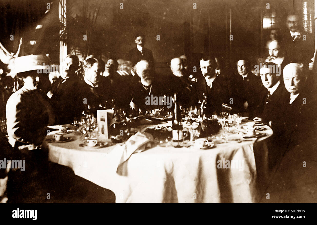 Bleriot e Shackleton ed altri ad una cena presso il Savoy Hotel di Londra Foto Stock