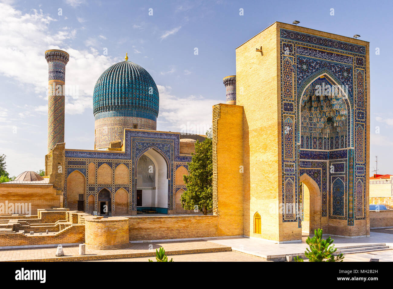 Registan, il cuore antico della città di Samarcanda della dinastia Timurid, ora in Uzbekistan. Foto Stock