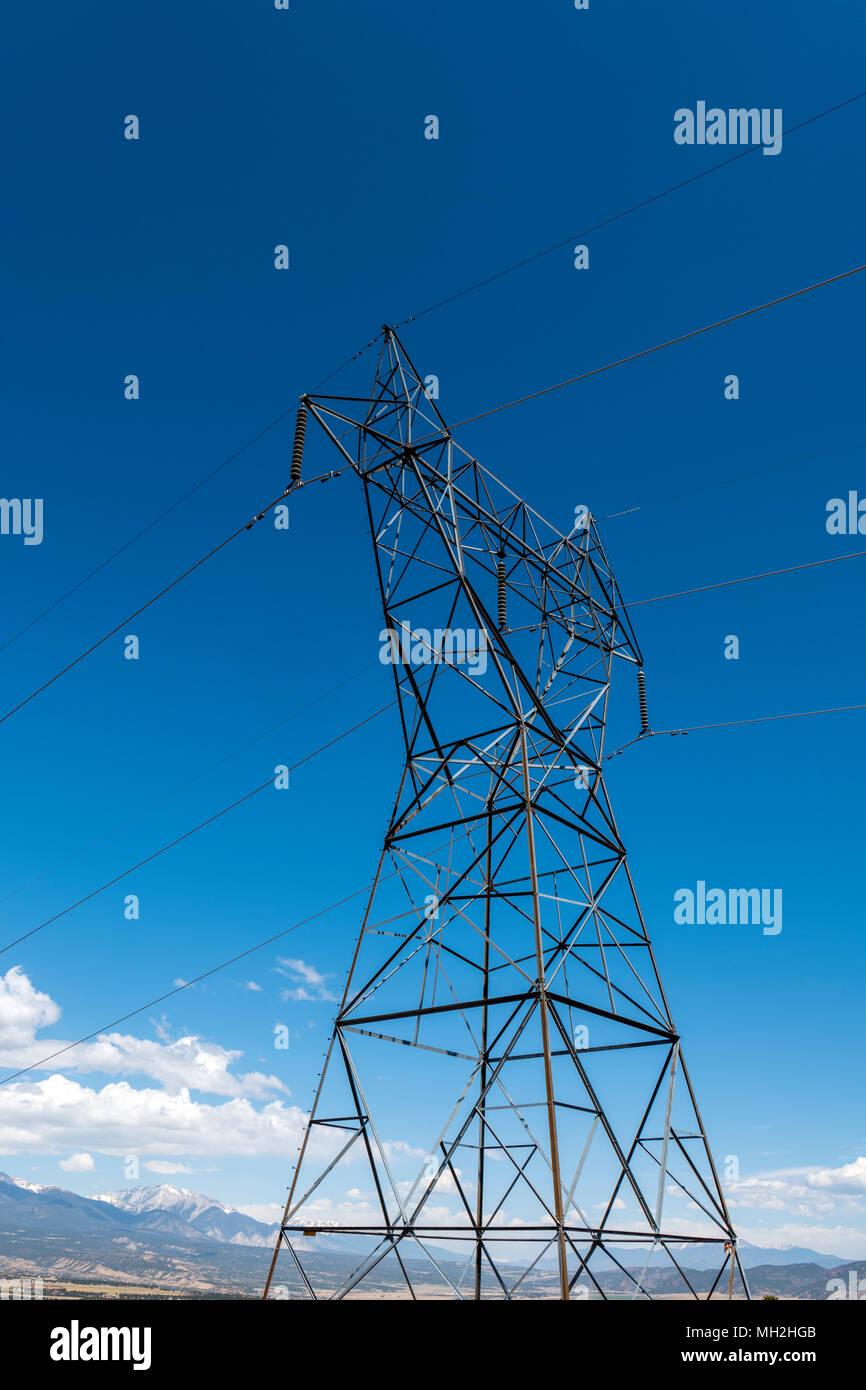 Alta tensione linea di trasmissione di potenza tower Foto Stock