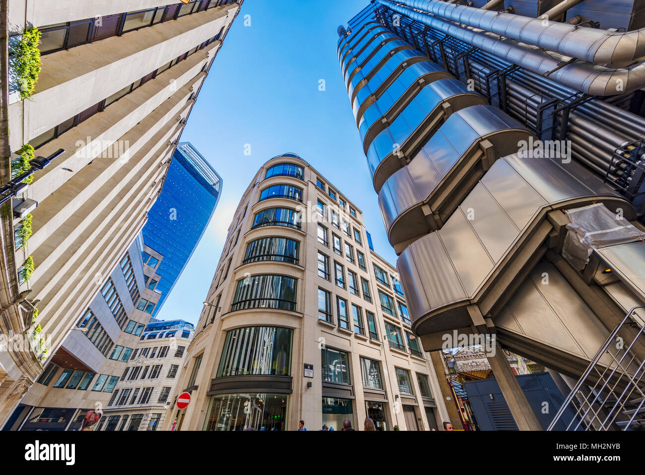 LONDON, Regno Unito - 19 aprile: Vista di moderni edifici per uffici nella città di Londra Bank financial district area sul 19 aprile 2018 a Londra Foto Stock