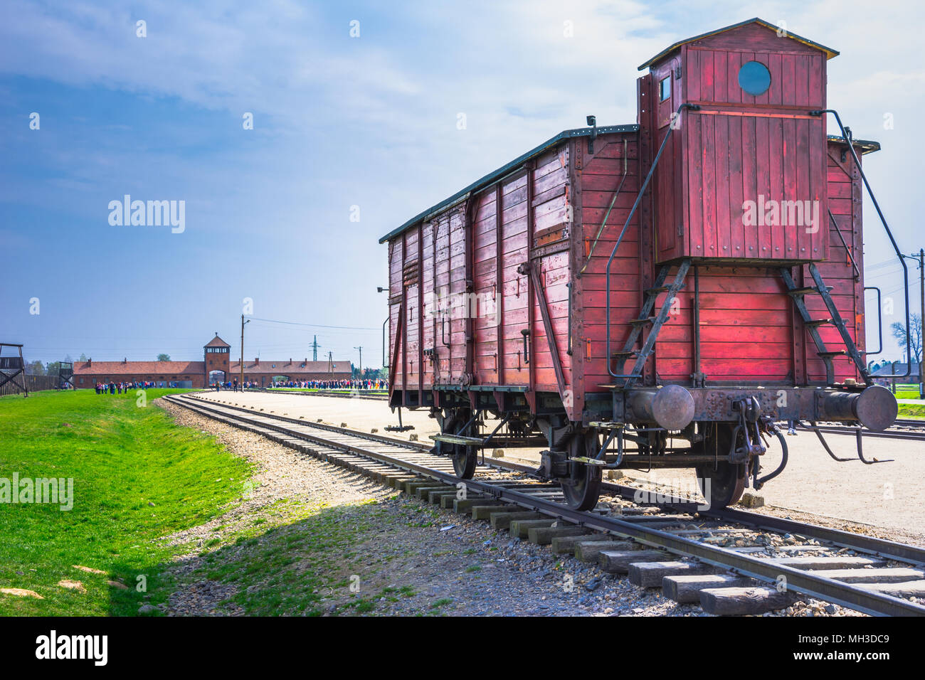 Abbandonato il treno carro nella rampa in ingresso al campo di concentramento di Auschwitz Birkenau, Polonia Foto Stock