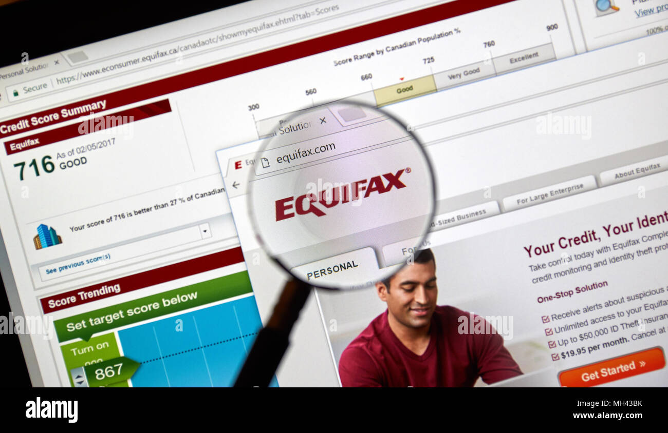 MONTREAL, Canada - 10 Aprile 2018 : Equifax sito ufficiale e il logo sotto la lente di ingrandimento. Equifax Inc. è un consumer credit reporting agency. Foto Stock