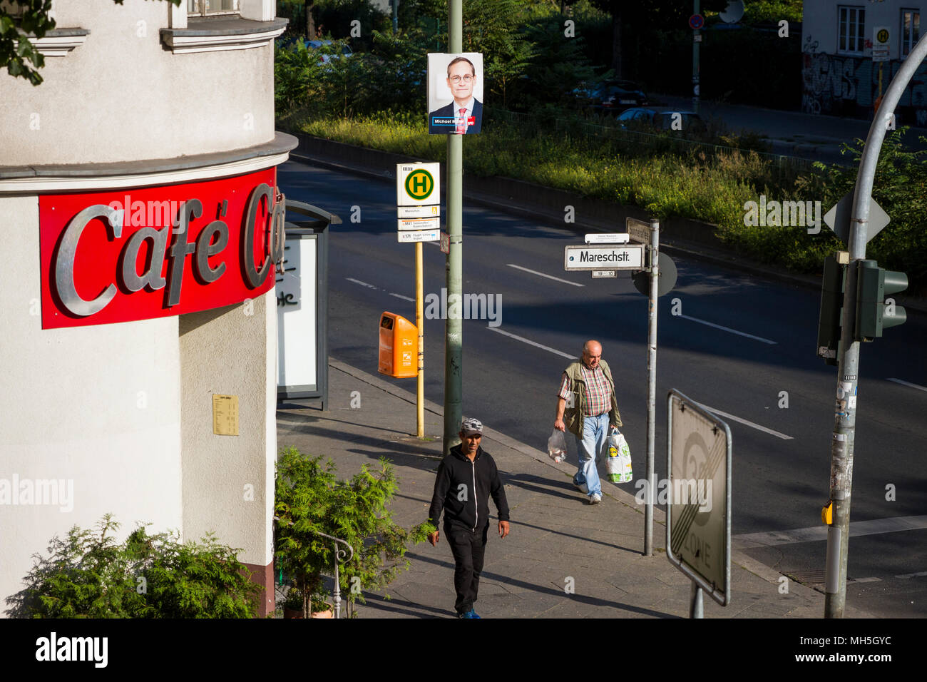 Una campagna di manifesti che mostra il volto di Michael Mueller, l attuale sindaco di Berlino, durante le recenti elezioni nazionali. Berlino, Germania. Foto Stock