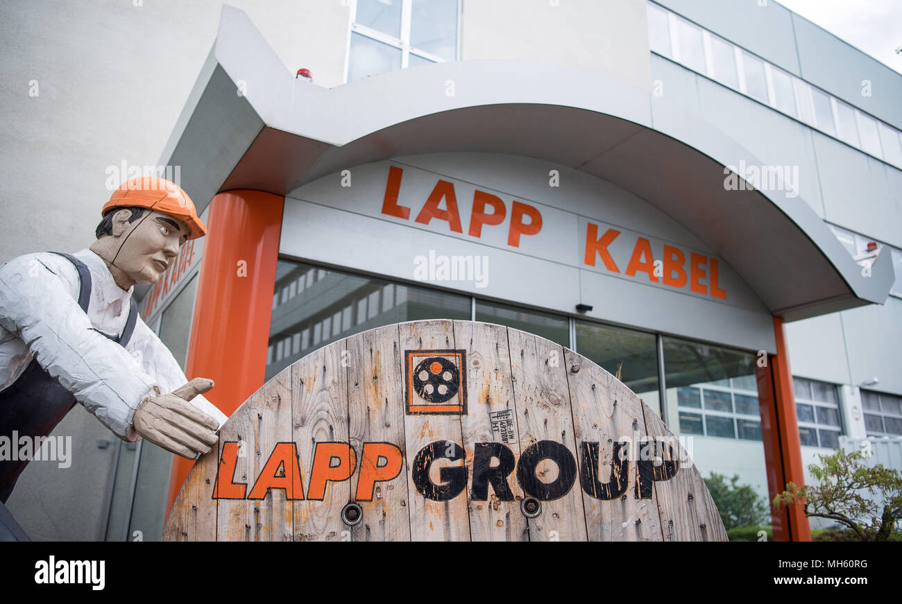 16 aprile 2018, Germania Stoccarda: la scritta 'Gruppo Lapp' su un tamburo per cavi presso la sede del produttore di cavi. Foto: Sebastian Gollnow/dpa Foto Stock