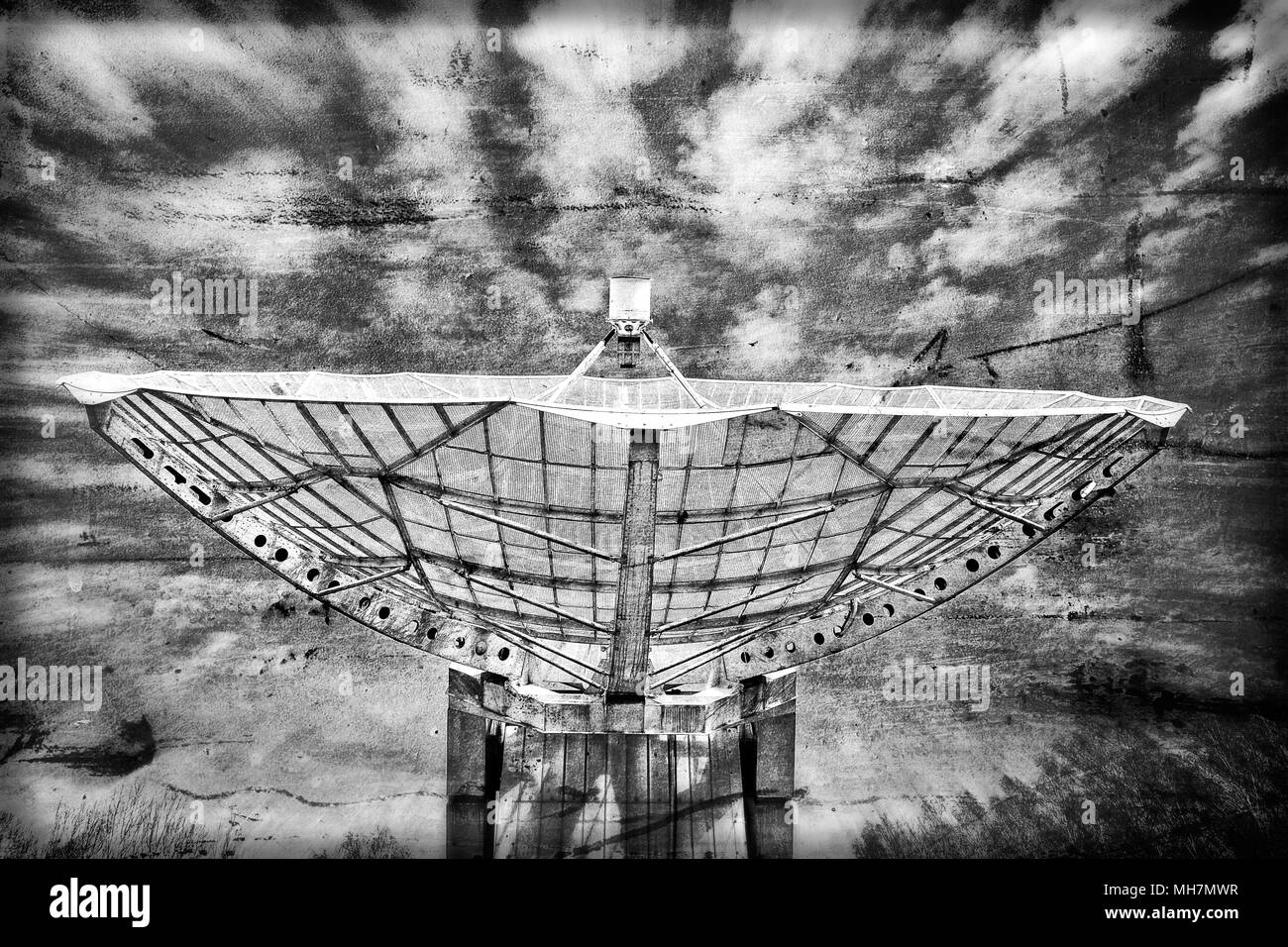 Radiotelescopio in stile grunge Foto Stock