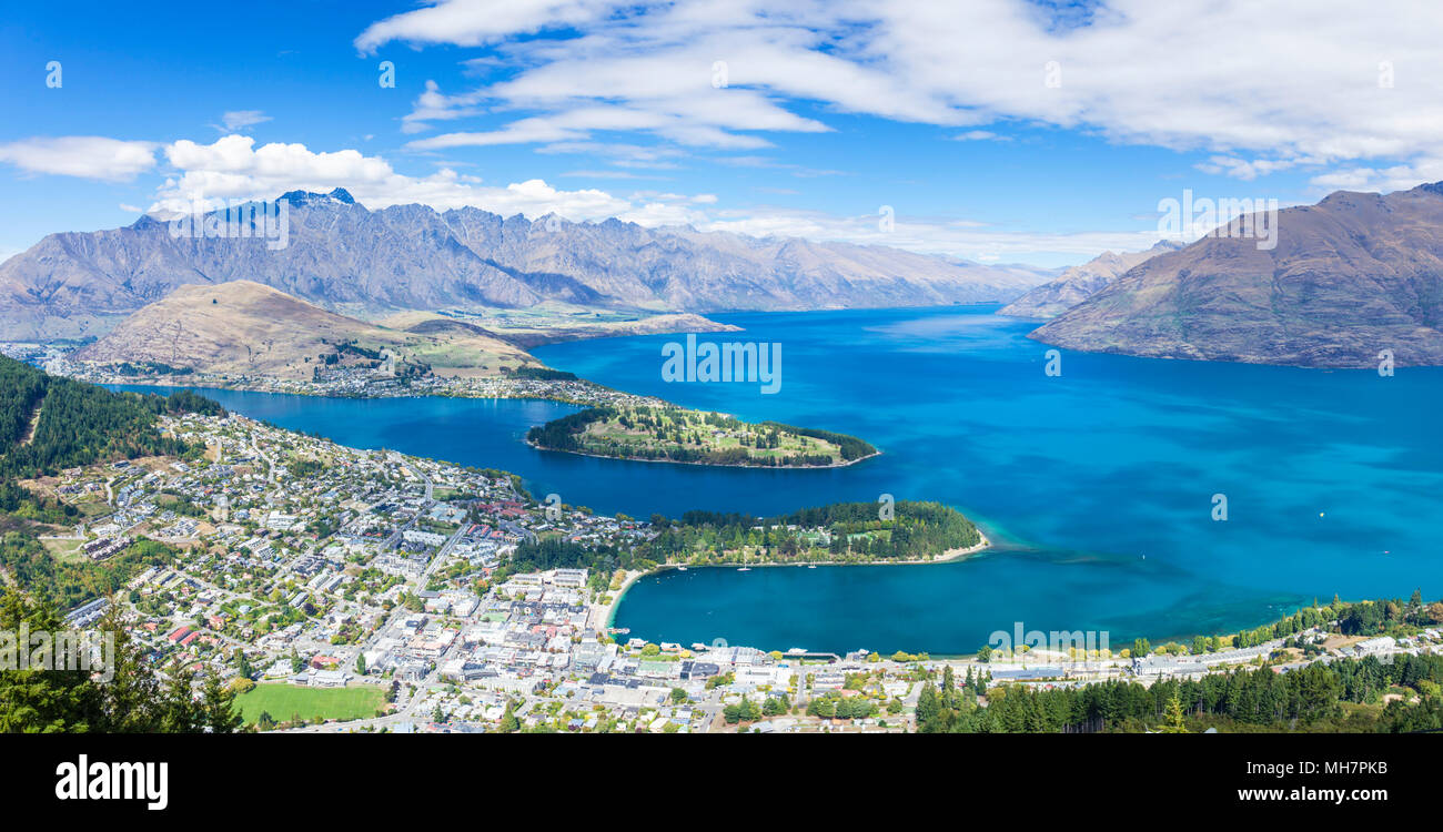 Queenstown Isola del Sud della Nuova Zelanda vista aerea del centro di Queenstown centro città sul lago Wakatipu e il remarkables queenstown nuova zelanda queenstown Foto Stock