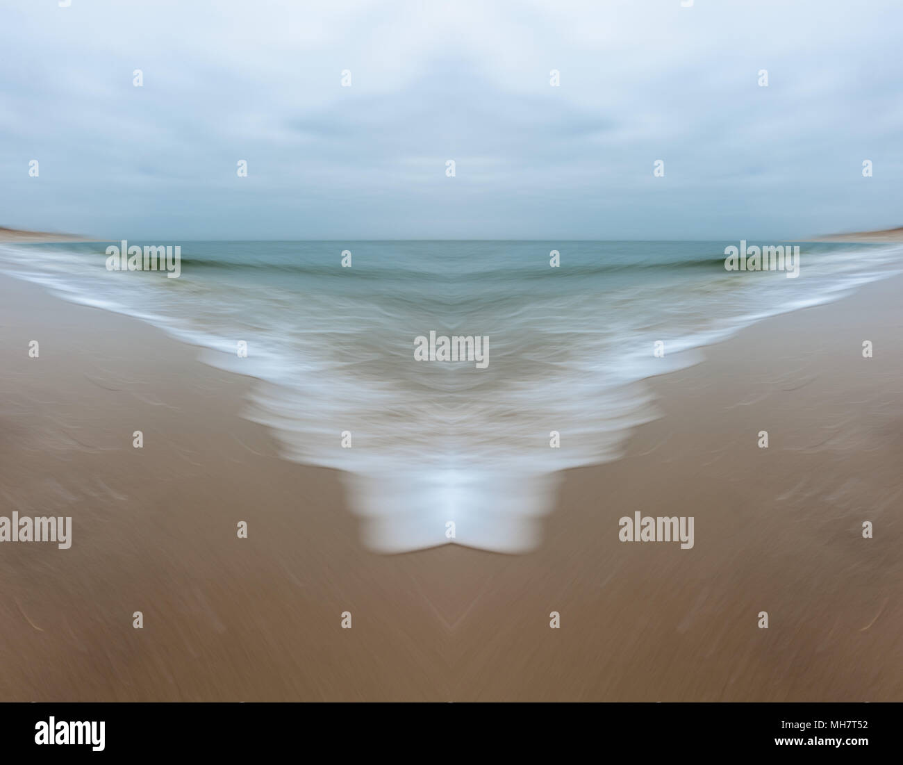 Spiaggia lungo la costa del Mare del Nord dell'isola di Sylt, offuscata motion, Frisia settentrionale, Schleswig-Holstein, Germania Foto Stock