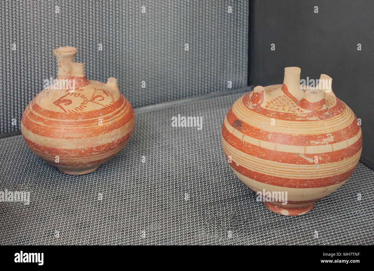 Navi micenea. Piccoli vasetti di staffatura. 1225-1190 A.C. Museo dell'Acropoli. Atene. La Grecia. Foto Stock