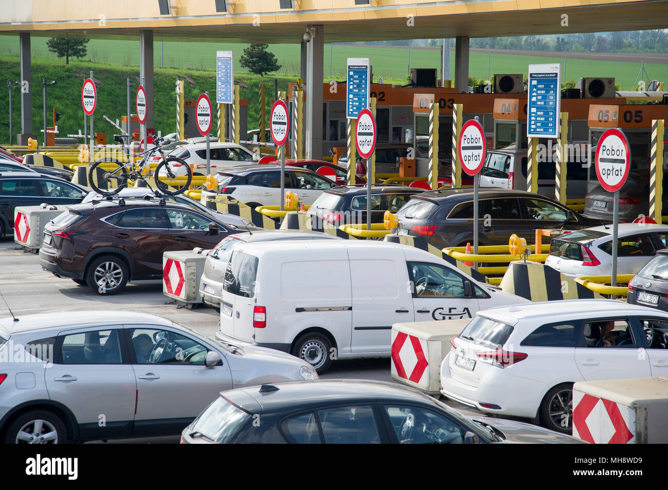 Stazione di pedaggio in autostrada A1 denominata Amber Autostrada Bursztynowa) in Rusocin, Polonia. 28 aprile 2018 © Wojciech Strozyk / Alamy Stock Photo Foto Stock