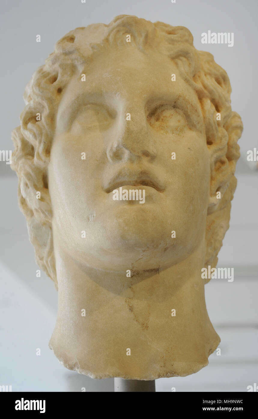 Ritratto di Alessandro il Grande (356 BC-323 BC). Più probabilmente un opera dello scultore da Atene Leochares. 340-330 A.C. Museo dell'Acropoli. Atene. La Grecia. Foto Stock