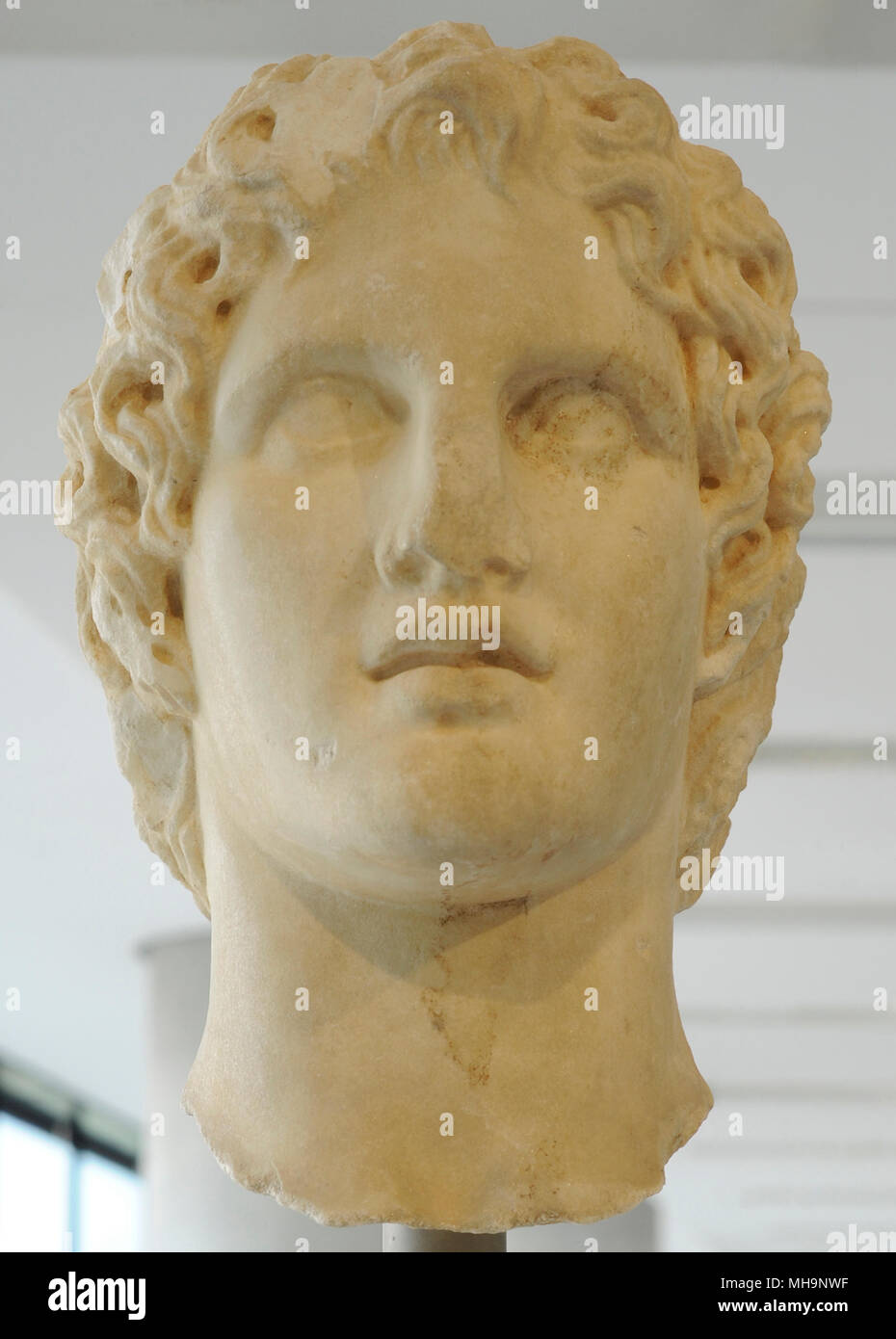 Ritratto di Alessandro il Grande (356 BC-323 BC). Più probabilmente un opera dello scultore da Atene Leochares. 340-330 A.C. Museo dell'Acropoli. Atene. La Grecia. Foto Stock