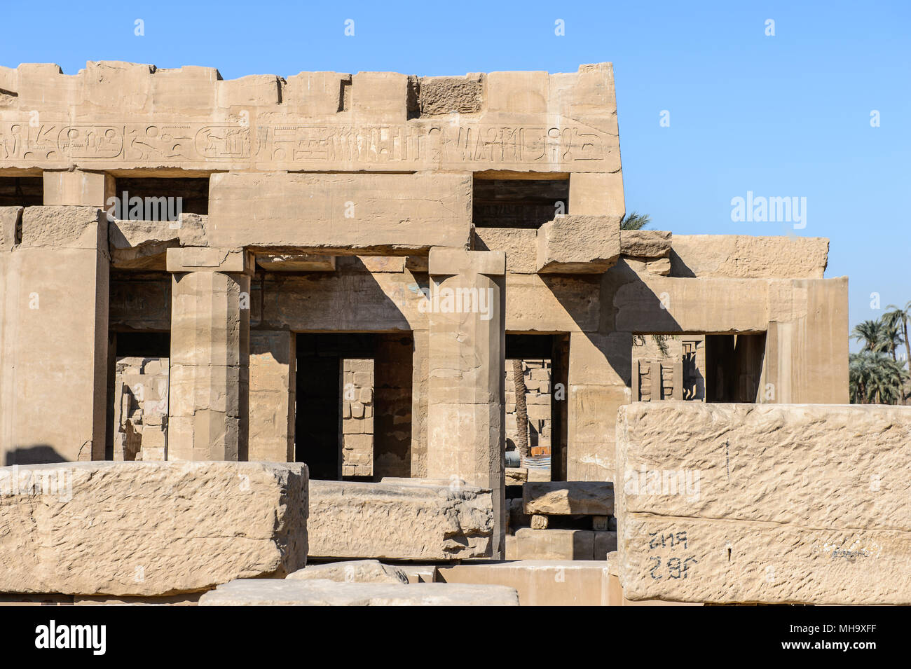 Tempio di Karnak complessa, Luxor, Egitto (Antica Tebe con la sua necropoli), un vasto mix di templi cariati, cappelle, tralicci e di altri edifici. UNESCO Foto Stock