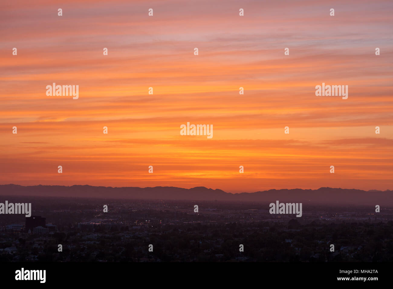 Arancione tramonto su Burbank California Foto Stock