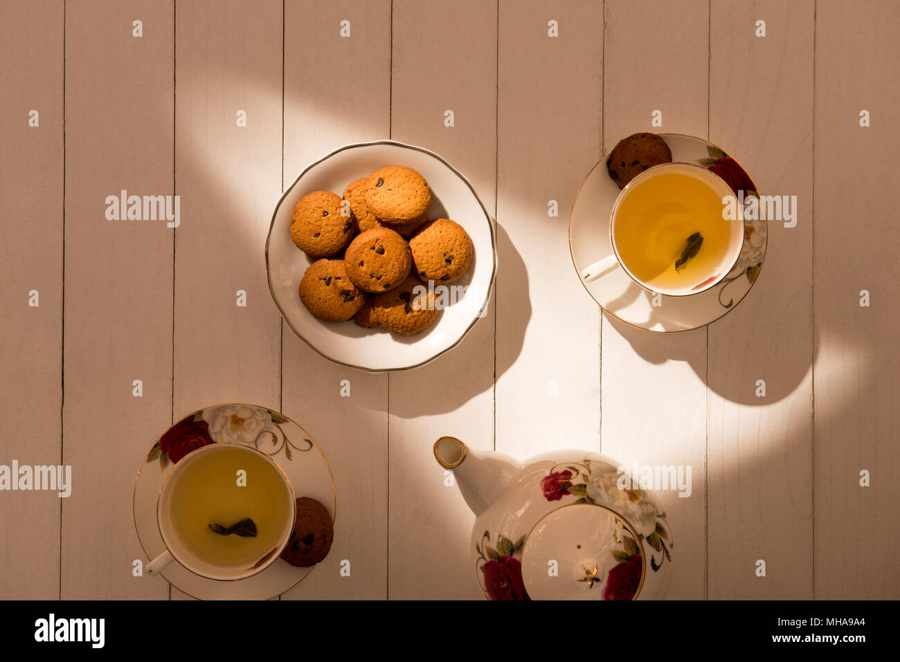 Il tè del pomeriggio tavola. Set per il tè con dolci o biscotti Foto Stock