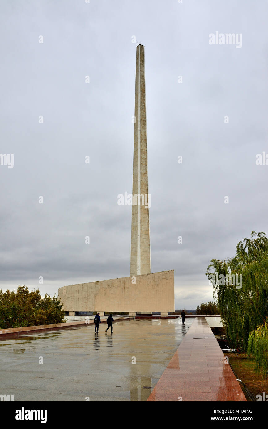 Volgograd, Russia - Novembre 01. 2016. Stele commemorativa la memoria delle vittime della II Guerra Mondiale Foto Stock