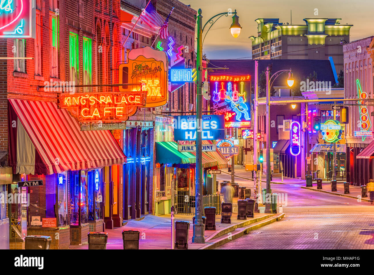 MEMPHIS, Tennessee - Agosto 25, 2017: Blues Club sulla storica Beale Street al crepuscolo. Foto Stock