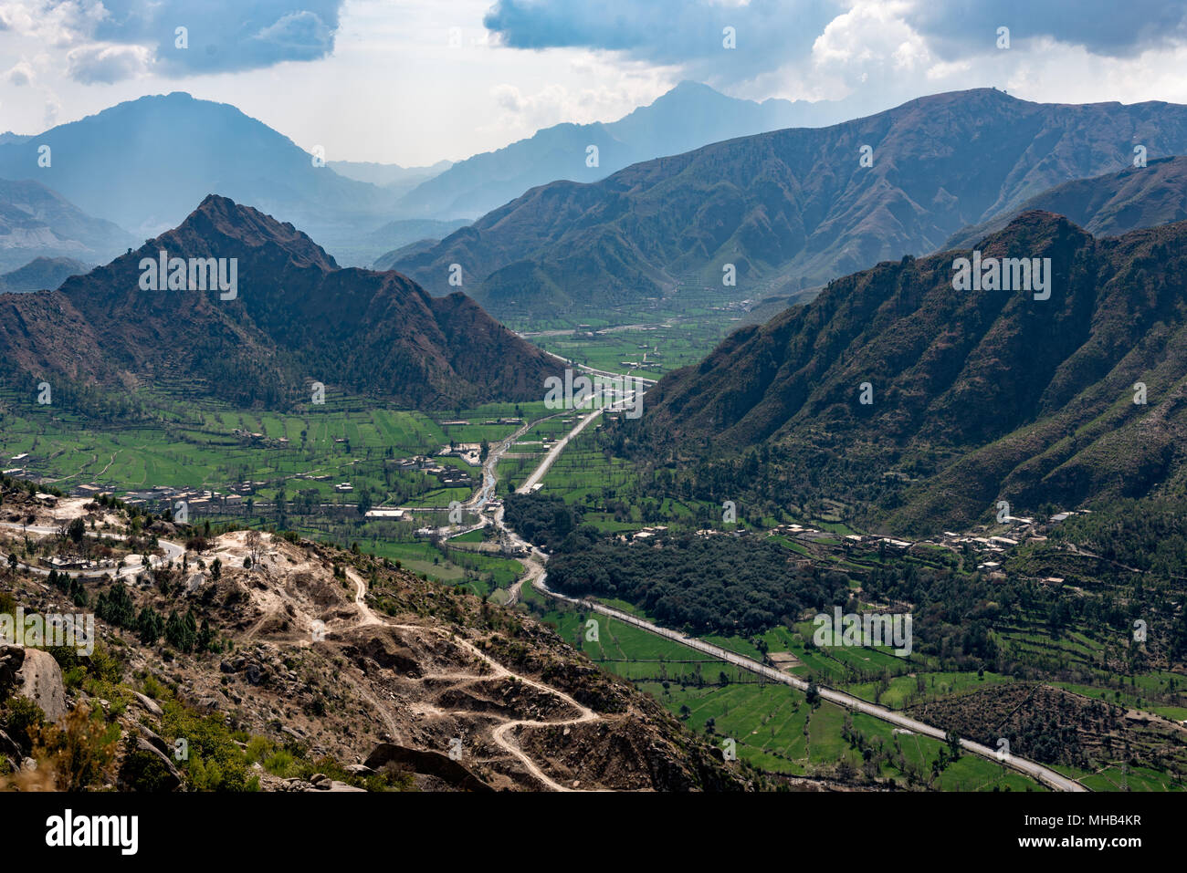 Questi paesaggi di montagna foto è stata scattata a adistrict Buner di KPK provincia del Pakistan. Nonostante la povertà di questo quartiere è ricco di n Foto Stock
