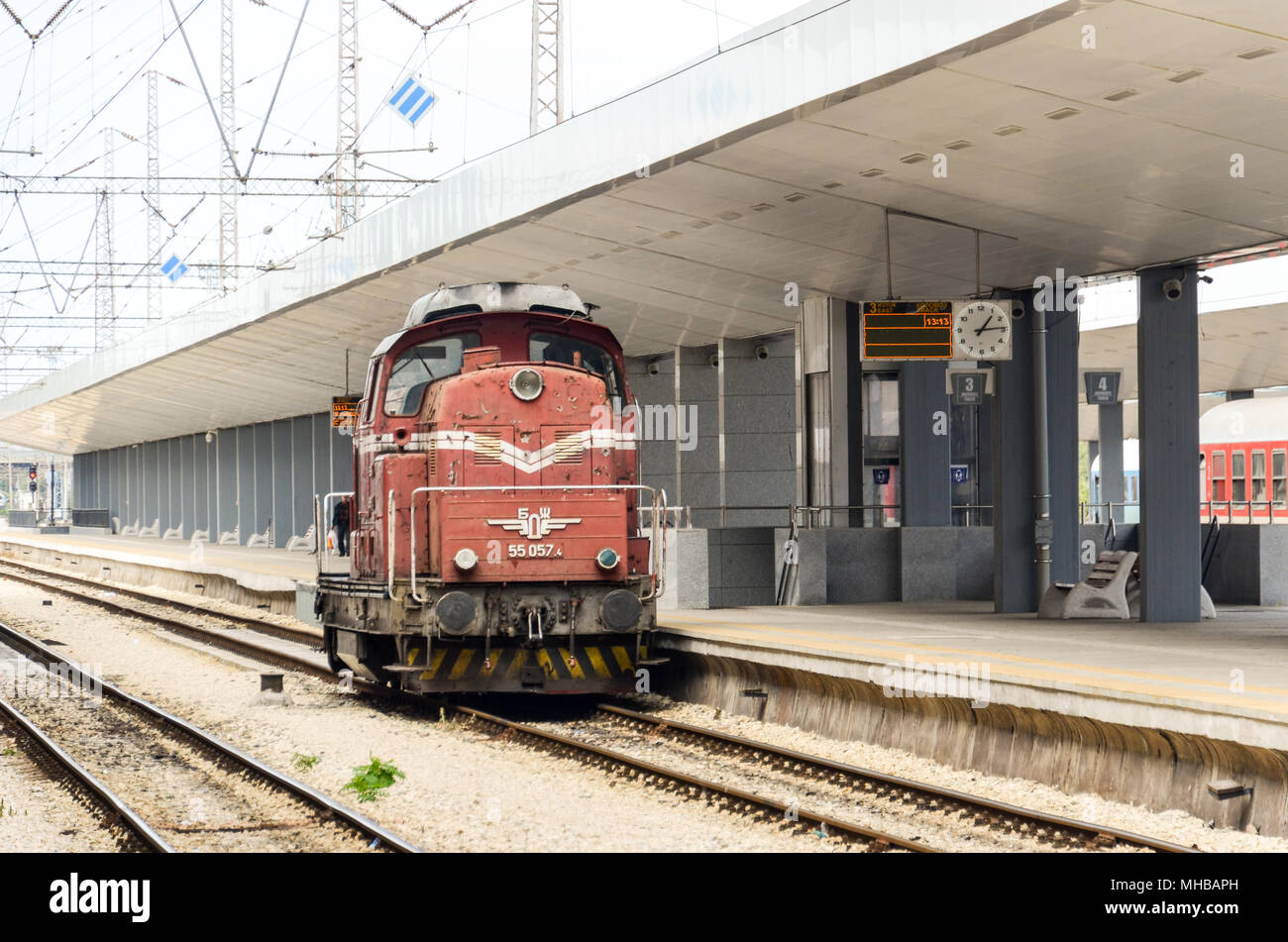 Il bulgaro delle Ferrovie dello Stato (BDZ) - classe 55 55057 (FAUR-55) a Sofia Central Station, Bulgaria Foto Stock