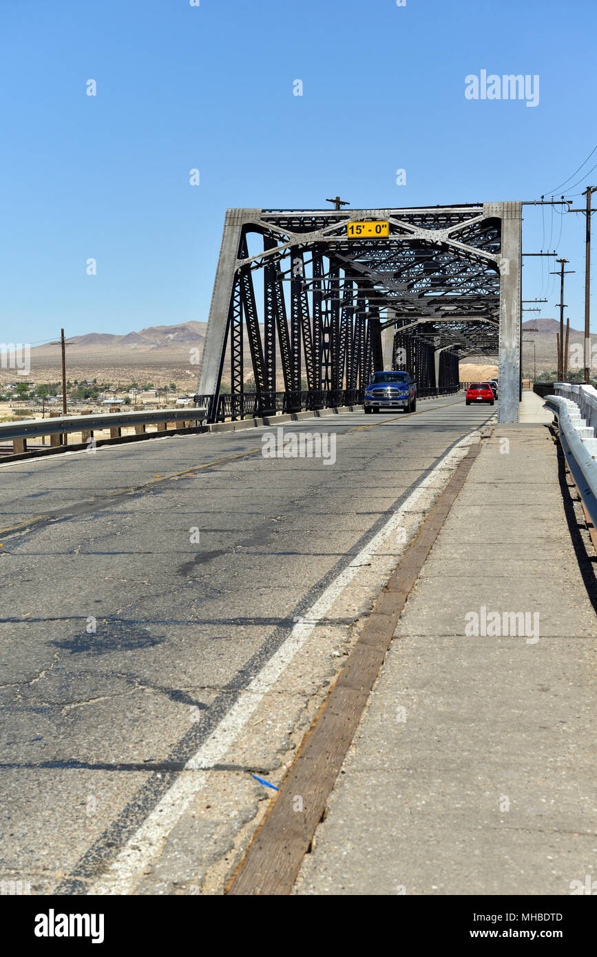 Ponte di travatura reticolare, Route 66 città in Barstow California. Foto Stock