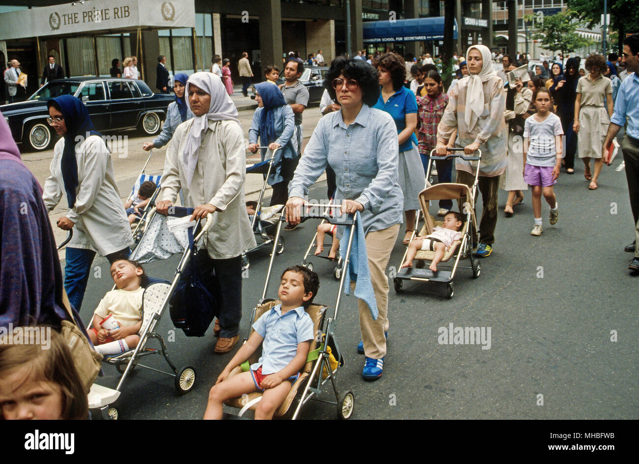 Washington, DC, Stati Uniti d'America, Giugno 1, 1984 dimostrazione da musulmani studenti iraniani la società degli Stati Uniti e del Canada. I sostenitori del popolo della organizzazione Mojahedin dell'Iran contro il regime di Khomeini. Credito: Mark Reinstein/MediaPunch Foto Stock