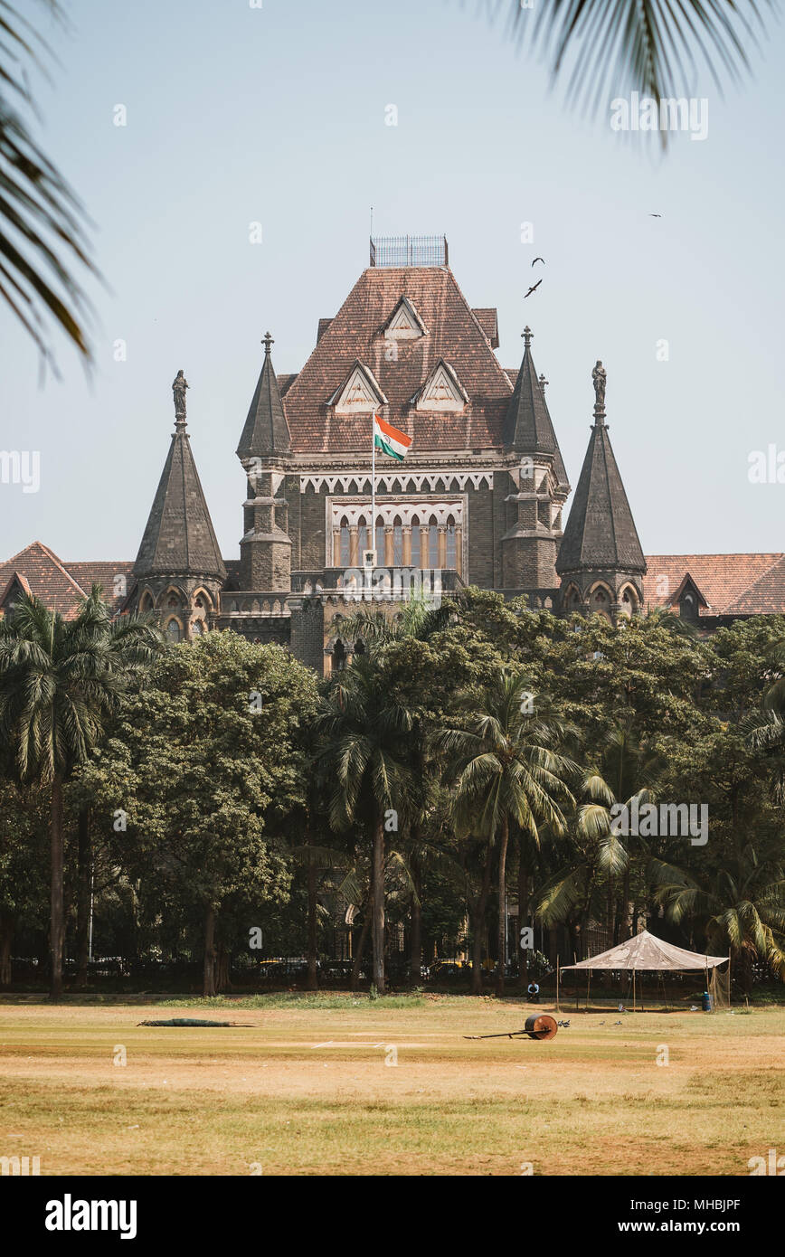 Grande in mattoni rossi in stile gotico campus universitari in Mumbai Bombay, India Foto Stock