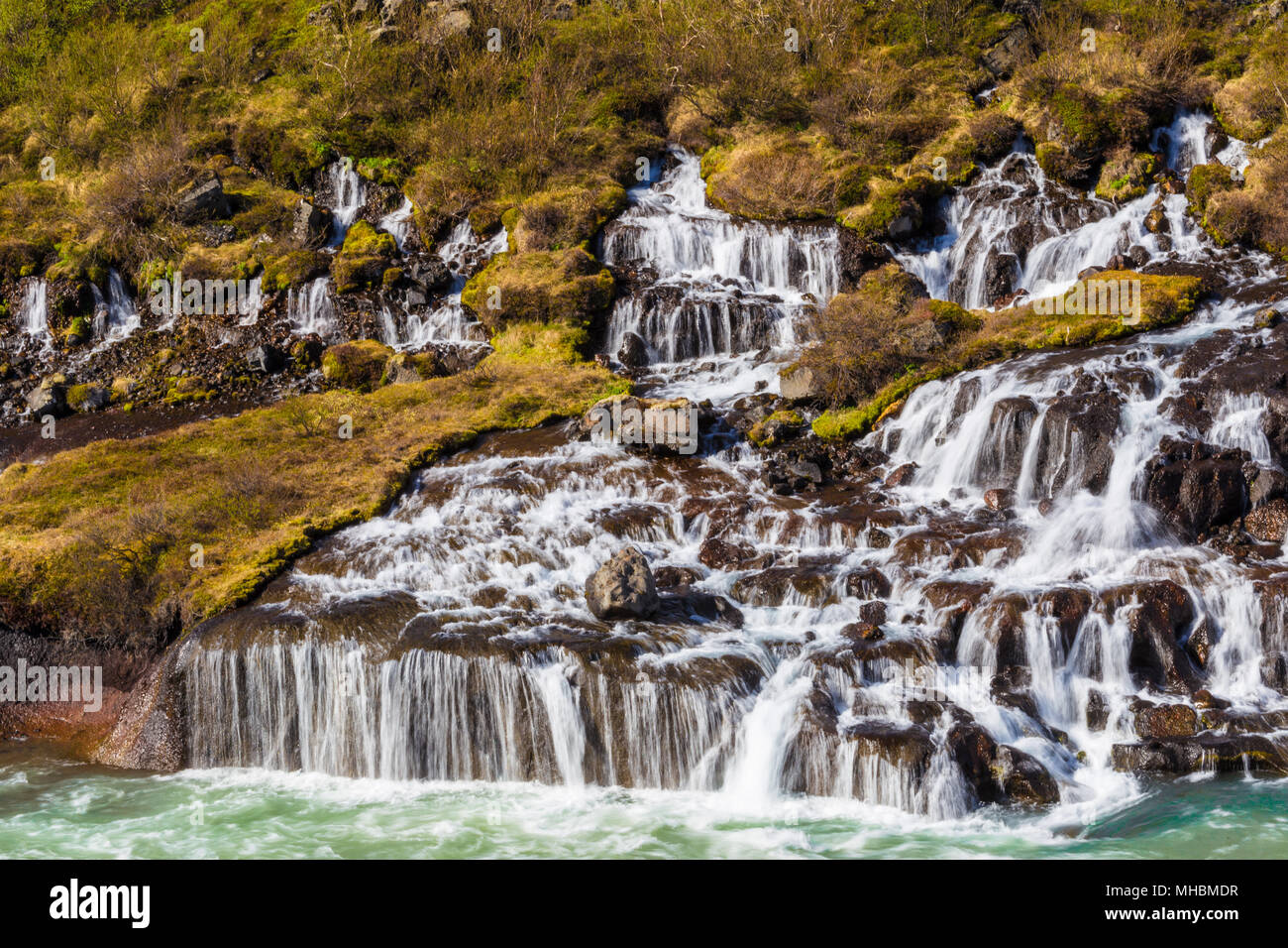 Primo piano della Hraunfossar e Barnafossar cascate in Islanda Foto Stock