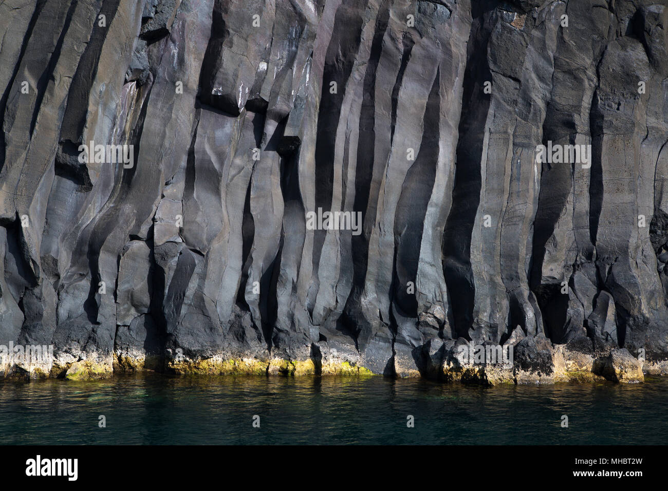 Il vulcanico piscina naturale di Simão Dias, Fajã do Ouvidor, São Jorge, Portogallo Foto Stock