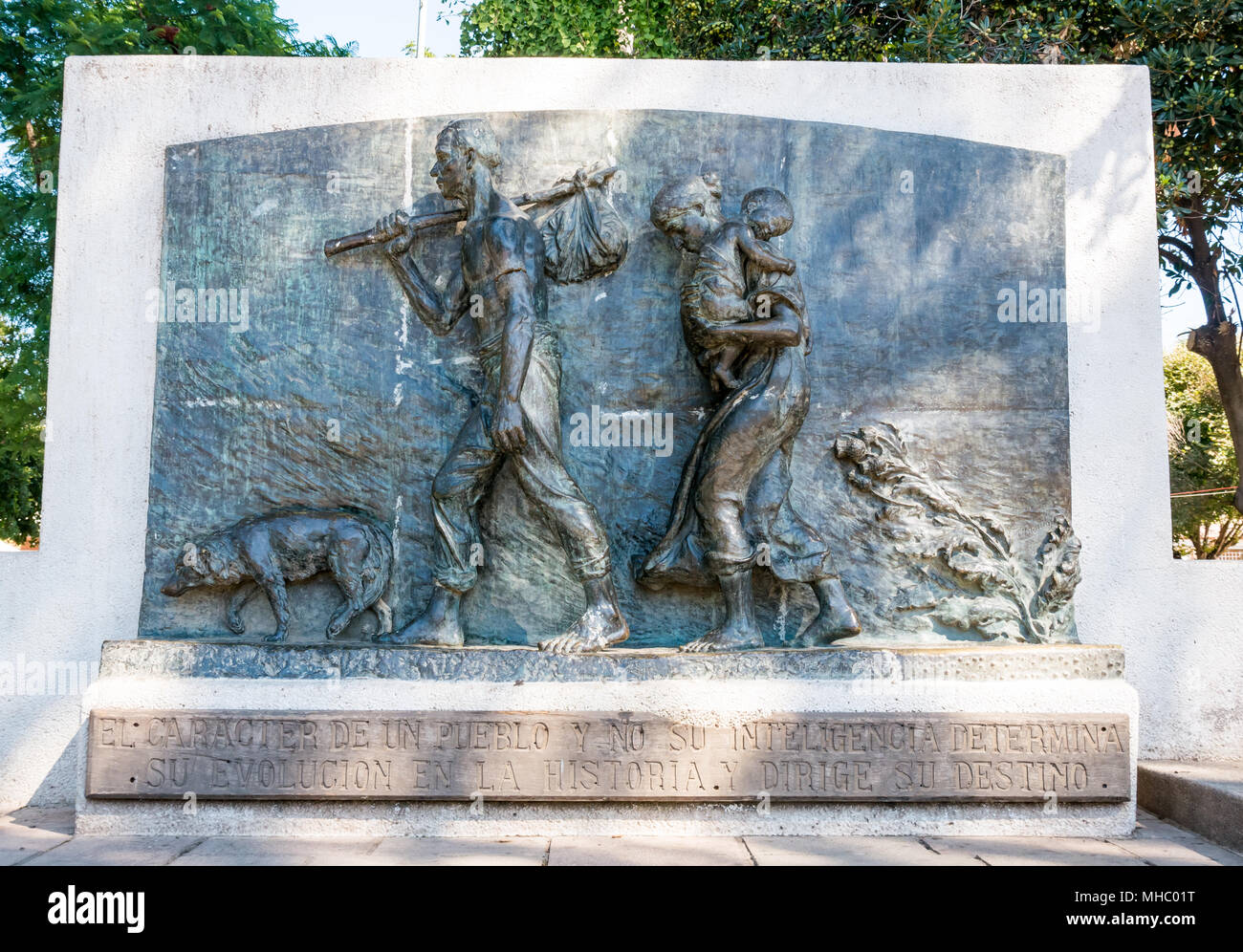 Bas rilievo bronzo monumento al carattere della gente locale, Plaza de Armas, Santa Cruz, Colchagua Valley, Cile, Sud America Foto Stock