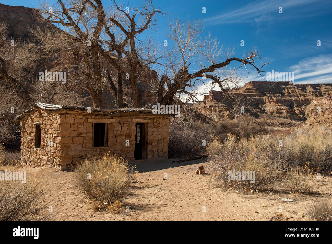 La casa di pietra sul Green River, nel Canyon grigio sopra la città di Green River, Utah. Foto Stock