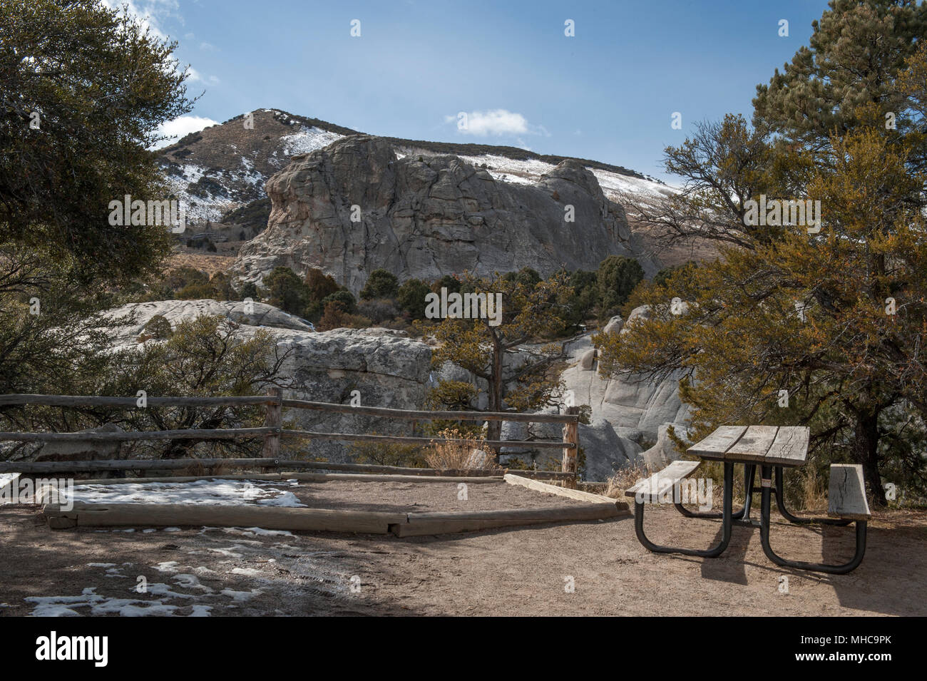 La vista del bagno di roccia da uno dei campeggi in città di roccia riserva nazionale, vicino Almo, Idaho Foto Stock