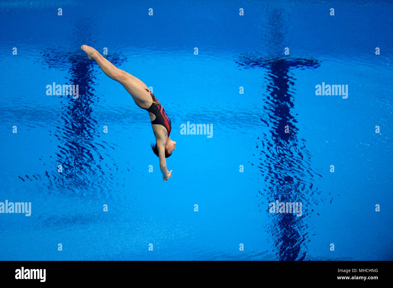 Cinese Hu Yadan durante la donna 10 metri di piattaforma in concorrenza le Olimpiadi di Londra. Yadan finito nono. Foto Stock