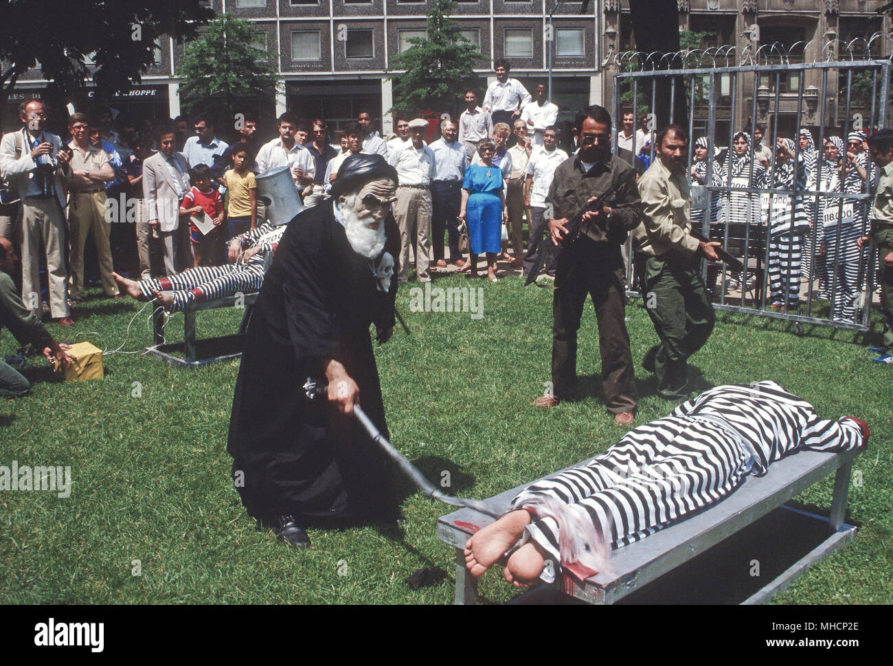 Washington, DC, Stati Uniti d'America, Giugno 1, 1984 dimostrazione da musulmani studenti iraniani la società degli Stati Uniti e del Canada. I sostenitori del popolo della organizzazione Mojahedin dell'Iran contro il regime di Khomeini. Credito: Mark Reinstein/MediaPunch Foto Stock