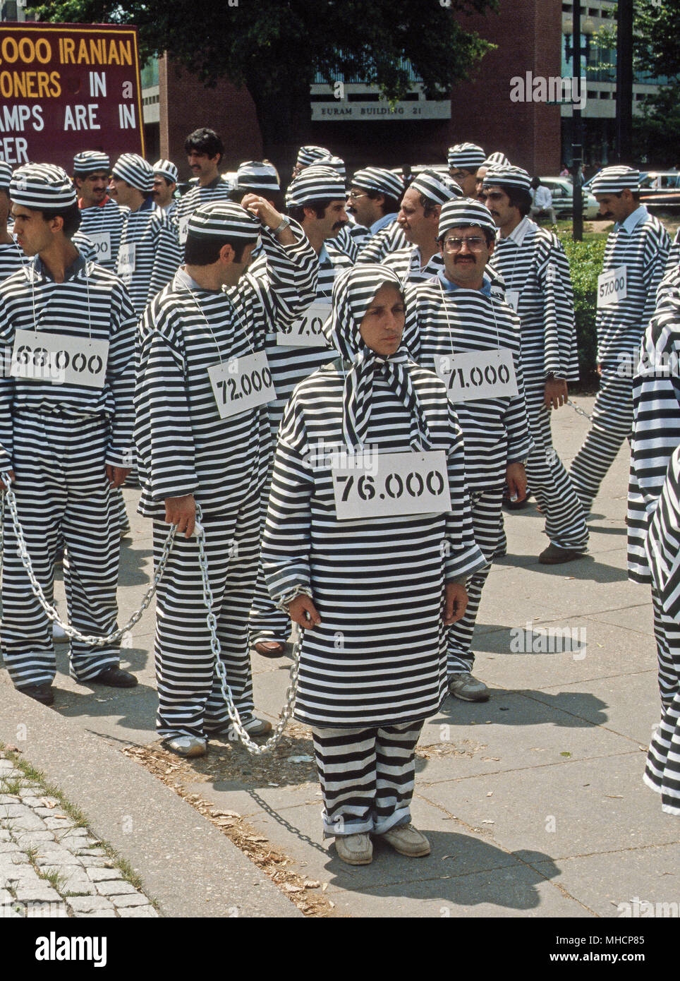 Washington, DC, Stati Uniti d'America, Giugno 1, 1984 dimostrazione da musulmani studenti iraniani la società degli Stati Uniti e del Canada. I sostenitori del popolo della organizzazione Mojahedin dell'Iran contro il regime di Khomeini. Credito: Mark Reinstein/MediaPunch Foto Stock