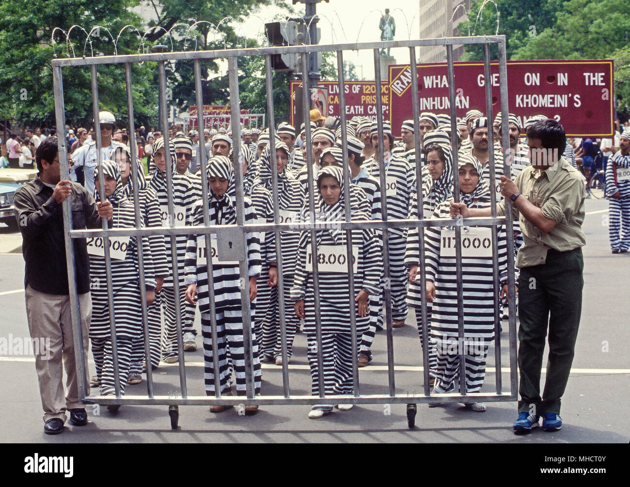 Washington, DC, Stati Uniti d'America, Giugno 1, 1984 dimostrazione da musulmani studenti iraniani la società degli Stati Uniti e del Canada. I sostenitori del popolo della organizzazione Mojahedin dell'Iran contro il regime di Khomeini. Credito: Mark Reinstein/MediaPunch Foto Stock