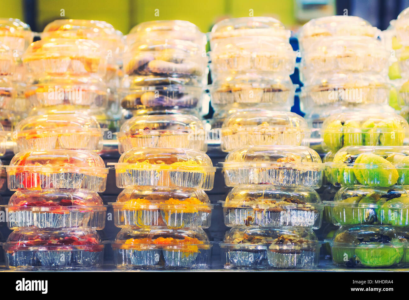 Thai dessert in confezioni di plastica vintage di tono Foto Stock