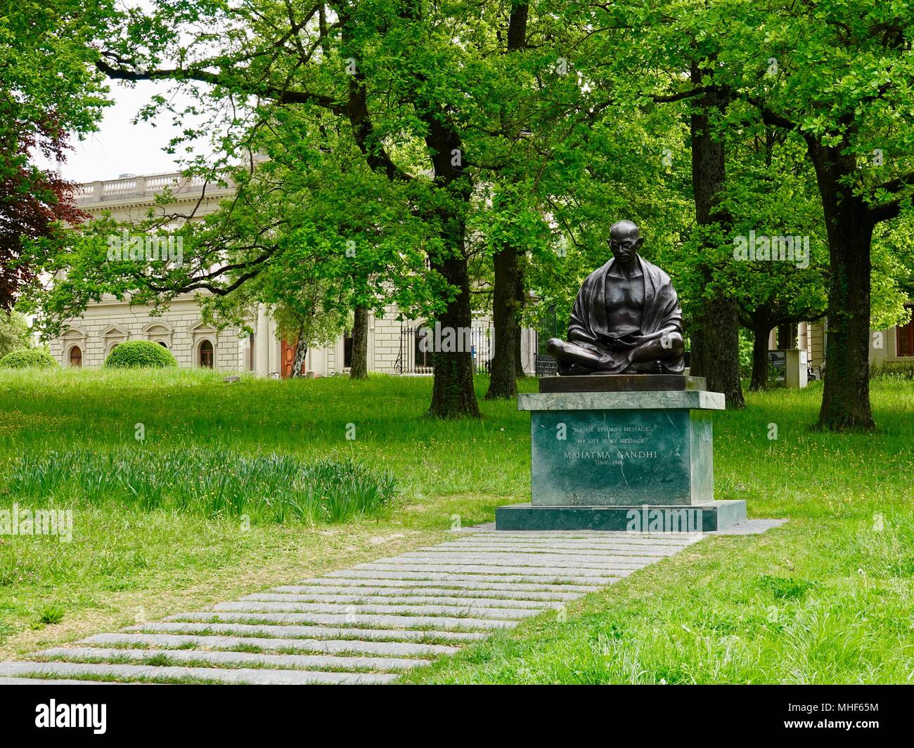 Statua del Mahatma Gandhi, Ariana Park Avenue de la Paix Ginevra Svizzera Foto Stock