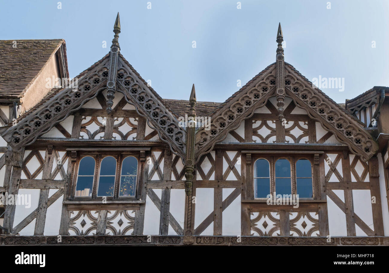 Storia superiore di un nero e bianco edificio con travi di legno Ludow Shropshire REGNO UNITO. Aprile 2018 Foto Stock