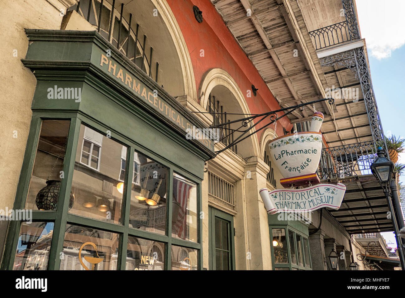 Storico Museo farmacia entrata nel Quartiere Francese, New Orleans, Louisiana, Stati Uniti d'America Foto Stock