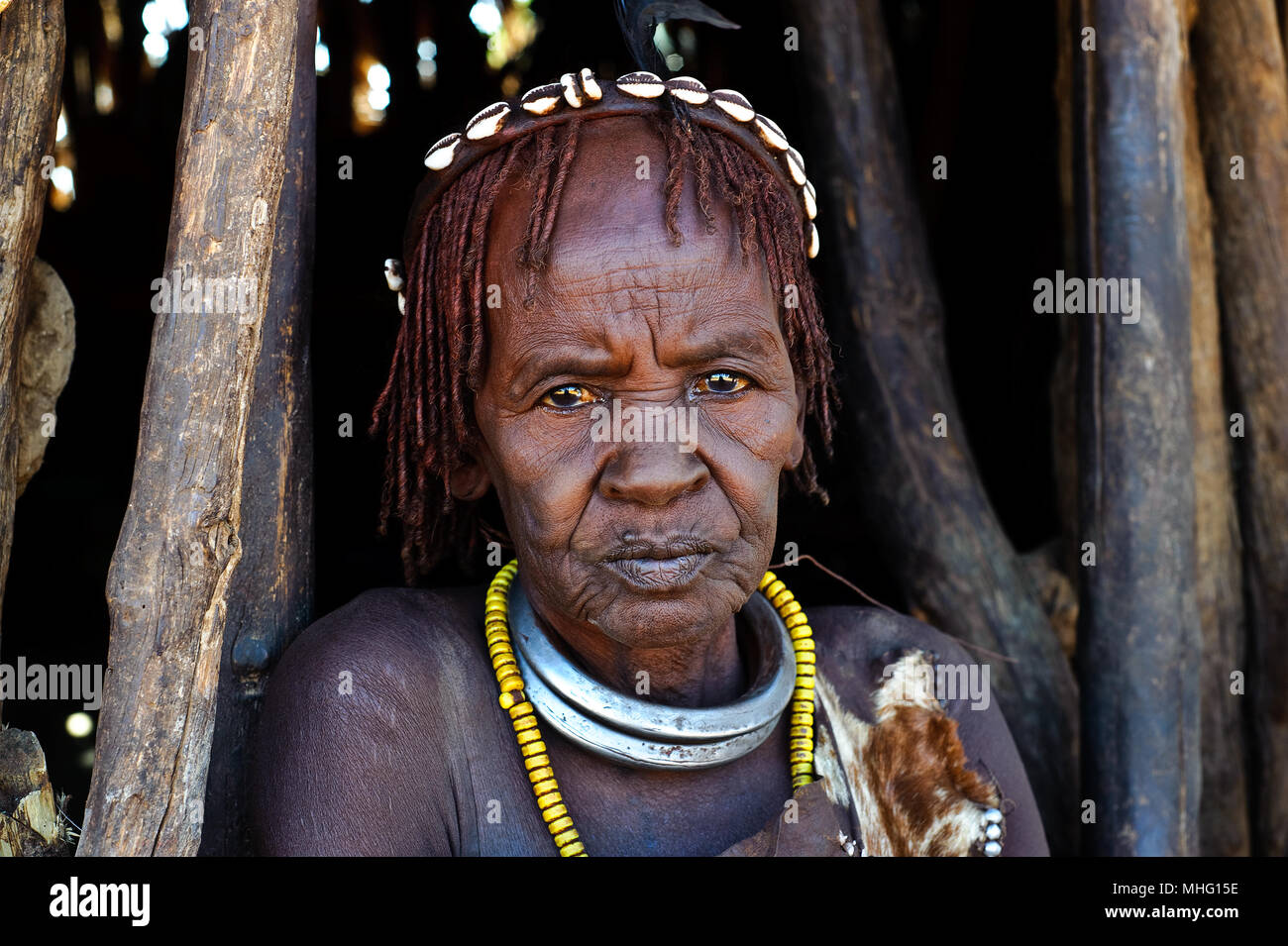 Donna appartenente alla tribù Hamer (Etiopia) Foto Stock